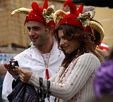04 small jester couple PICT2639.jpg - 47524 Bytes
